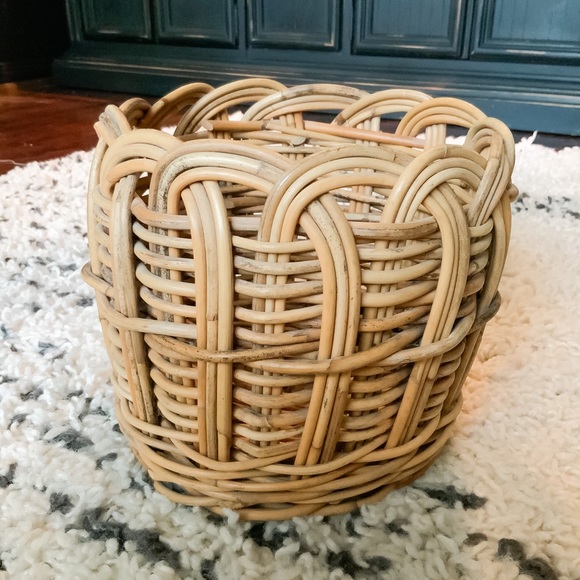✨SOLD✨OLD Vintage Rattan Planter or Basket - Picture 3 of 5